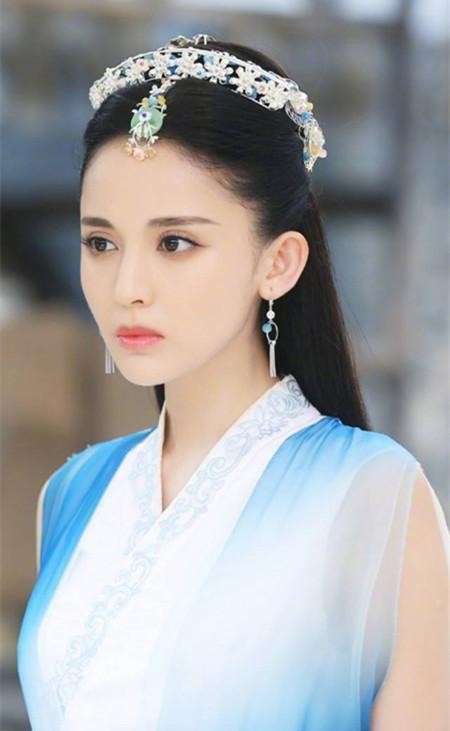 明星的古代妆容，迪丽热巴的妩媚，金晨的这个怎么样？