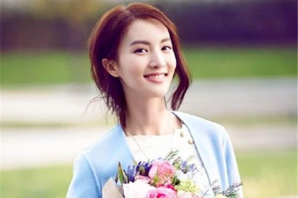 金晨整容前后照片 和邓伦分手后发展一年不如一年后悔过吗