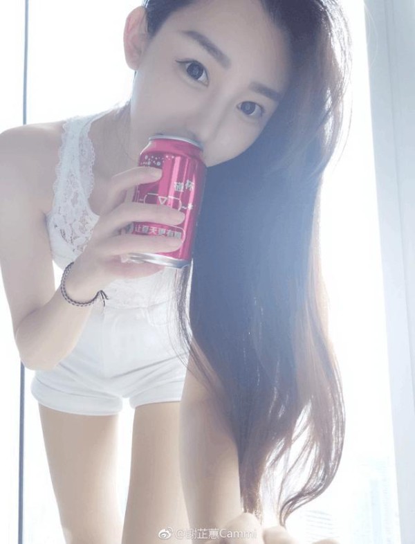22岁物质女谢芷蕙近照, 大长腿网红脸, 男友颜值不输陈冠希