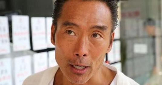 早餐不好就生气！郑浩南怒斥内地大牌明星：高片酬低素质还不敬业