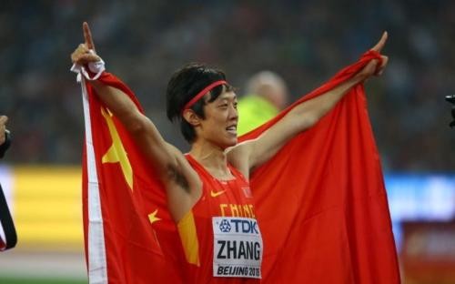 张国伟作为一个被体育界耽误的喜剧明星，你怎么看？