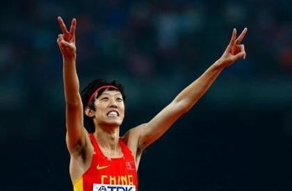 《张国伟：搞笑整活与女子跳高的别样碰撞》