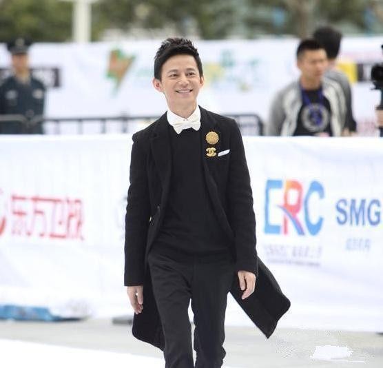 那些男明星穿风衣谁最帅！郭敬明的穿着已经亮瞎了！