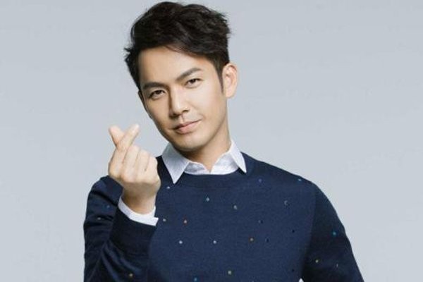 钟汉良和他老婆的感情好吗? 日久生情感情怎么会不好但也好不成偶像剧
