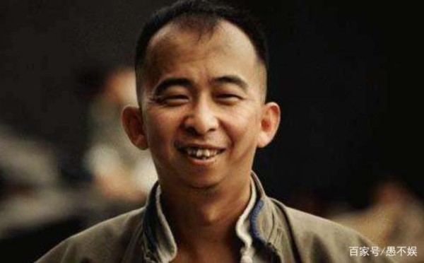 同样都是“丑星”，一个和妻子无比恩爱，一个却背叛了感情