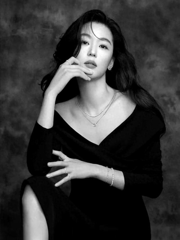 韩娱圈潜规则？四位女星无惧财阀，背景大有来头，谁是真正赢家？