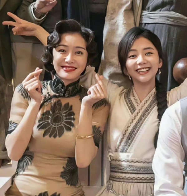 谭松韵叫秦岚大狗子 两人之间的友情真的很美好