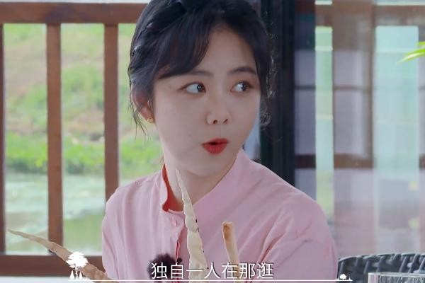 郑爽有多不好相处？谭松韵和她同学却不熟，初见张新成就各种刁难