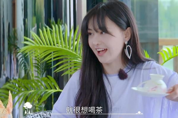 郑爽有多不好相处？谭松韵和她同学却不熟，初见张新成就各种刁难