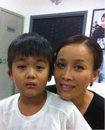那英曾未婚生子，私生子近照曝光，揭秘其与高峰分手真相！