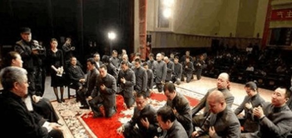这个人竟是赵本山的“钱多多”徒弟！竟然用爱好出资宾利投资吴京