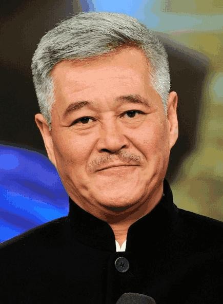 被赵本山当成亲儿子一样宠爱，却在成名后行为不检点，如今已淡去