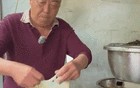 南京一大叔25年卖600万个鸡蛋饼挣4套房