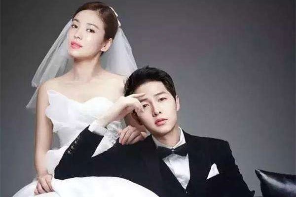 宋仲基对宋慧乔很强势 虽然是低调的婚礼却满满的幸福