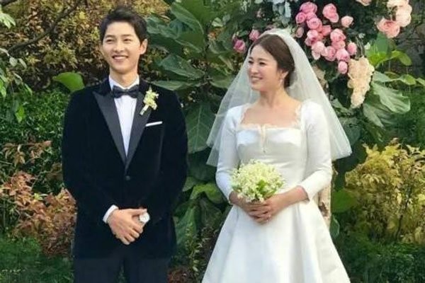 宋仲基对宋慧乔很强势 虽然是低调的婚礼却满满的幸福