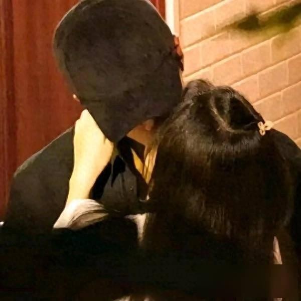 赵今麦张凌赫深夜被拍同框！网友：这瓜保真不？