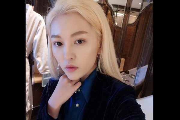 张凯毅怎么那么有钱 美妆妹子张凯毅家是干啥的老有钱