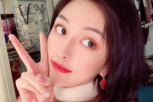 张凯毅怎么那么有钱 美妆博主中唱歌最好听的性格也带劲