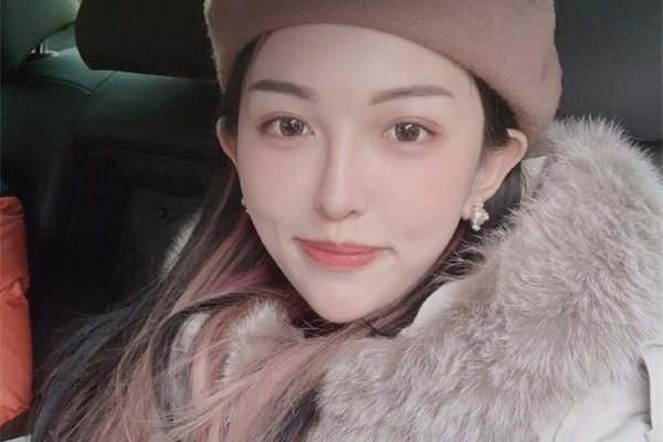张凯毅怎么那么有钱 美妆博主中唱歌最好听的性格也带劲