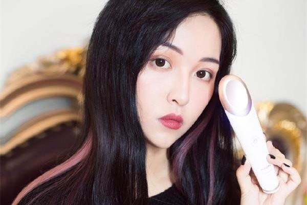 张凯毅怎么那么有钱 美妆博主中唱歌最好听的性格也带劲