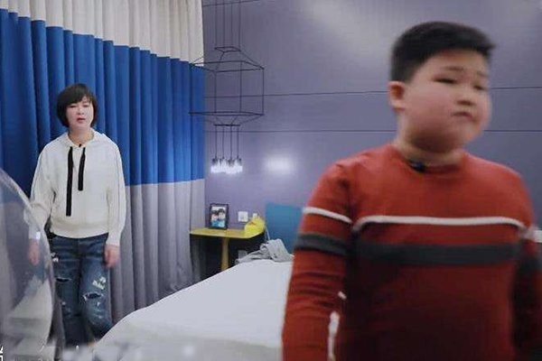 乐华娱乐老板是杜花 儿子参加变形记说妈妈欺负人