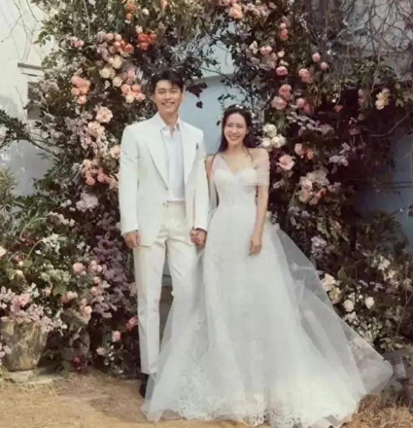 娱乐女神对比：孙艺珍VS宋慧乔，婚姻经验差距惊人，内幕揭秘！