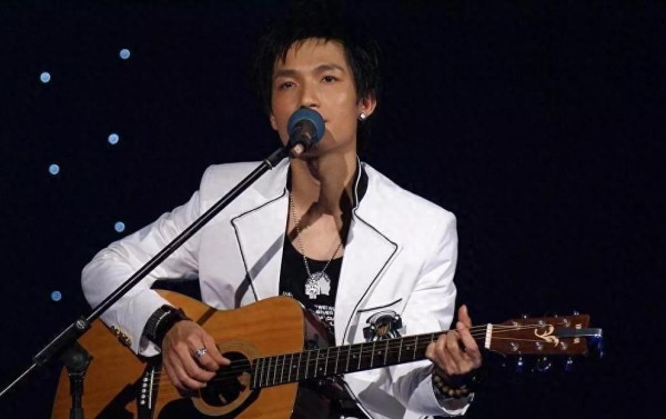 原来她就是陈楚生妻子？难怪为她不惜被“封杀”，也要得罪全世界