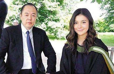 张铁林混血女儿，大眼高鼻欧美范儿十足，美得让人质疑不像亲生