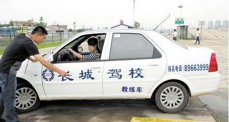 为何学员拿到驾照后，很少和教练保持联系？驾考教练说出了真心话