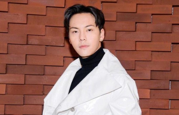陈伟霆是一个敬业的演员，他自爆拍戏不用替身，直接摔到不能动