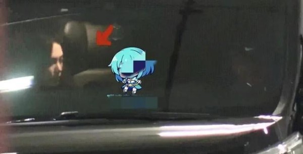 阿娇疑性取向转变，无视同居传言和皇甫圣华更亲密！两人车内被拍