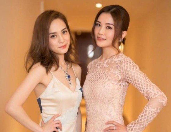钟欣潼和蔡卓妍合影，蔡卓妍已经变味了，钟欣潼还是钟欣潼
