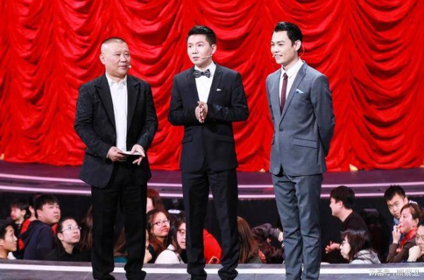 和搭档玉浩分手后，相声新势力卢鑫首次露面，新搭档是听云轩演员