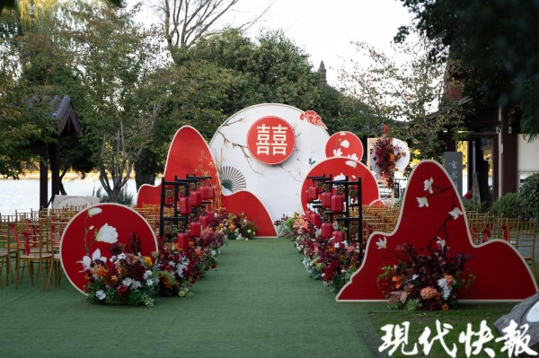 年轻人结婚刮起了自然环保风,未来还可能在虚拟世界办婚礼