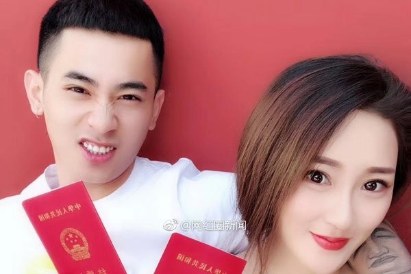 吴迪女朋友王文静家庭背景 过个几天不直播就说回归
