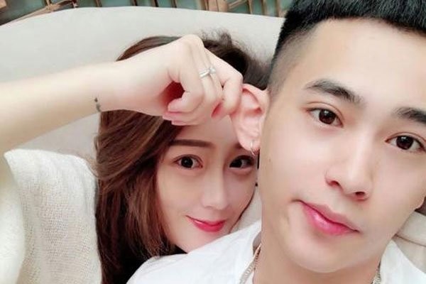 吴迪女朋友王文静家庭背景 过个几天不直播就说回归