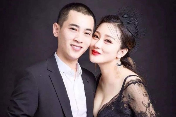 吴迪女朋友王文静家庭背景 过个几天不直播就说回归