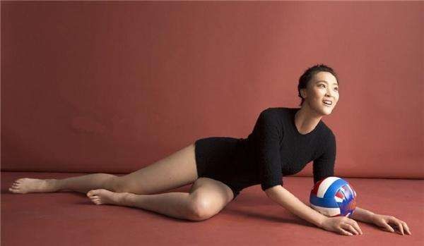 中国女排第一美女！大长腿让女明星的都羡慕，路人都频频回头看