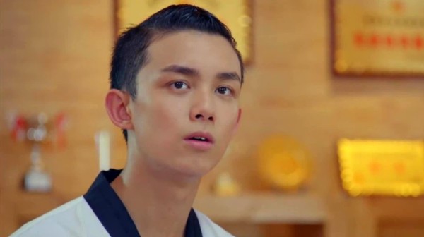 旋风少女：谭松韵受不了了，主动迎战！吴磊看好她？结果又是一脚