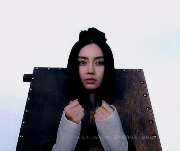 杨颖离开黄晓明后，接新剧再曝用替身，其职业素养下限再度被刷新