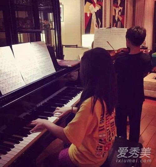 黄磊吕思清怎么认识的 黄磊吕思清住哪个小区？