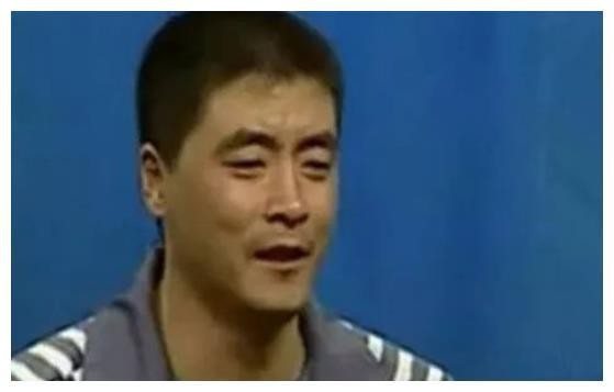 他曾春晚搭档李咏走红，后拜师潘长江，今母亲住破房子他却住豪宅