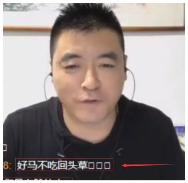 他曾春晚搭档李咏走红，后拜师潘长江，今母亲住破房子他却住豪宅