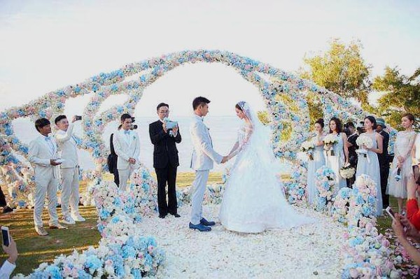 明星们的浪漫婚礼现场，哪一场美到你了？最后一场独一无二