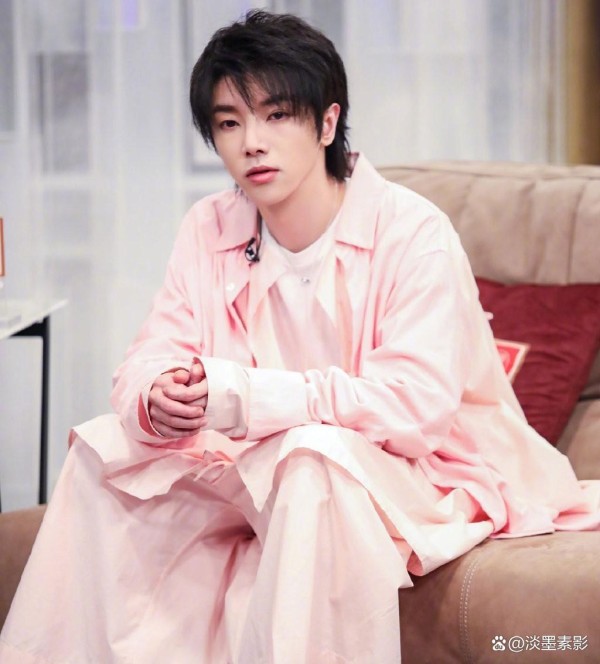 这些明星有多装？隐婚、假恩爱、装学霸，个个一言难尽人设崩塌