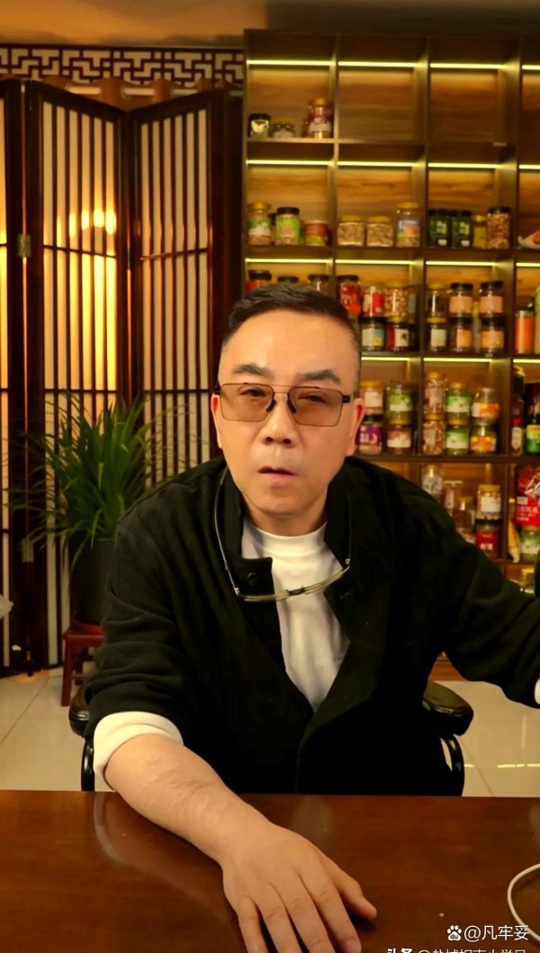 这场直播意外暴露了娱乐圈人际关系的...@凡牢妥的动态