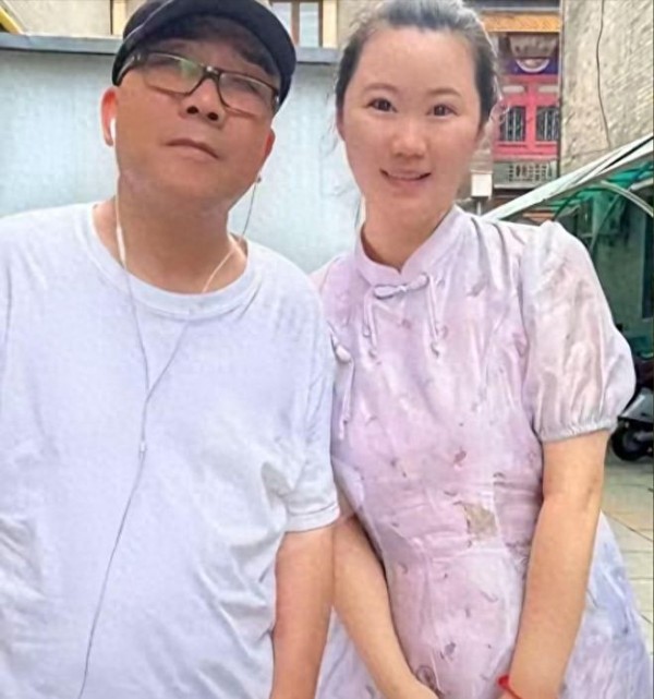 杨议再被爆猛料：2个老婆都给他要钱，60多岁的他，这5年过的很累