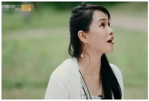 《婆婆和妈妈》中伊能静感慨落泪，直批秦昊太真实，不适合真人秀