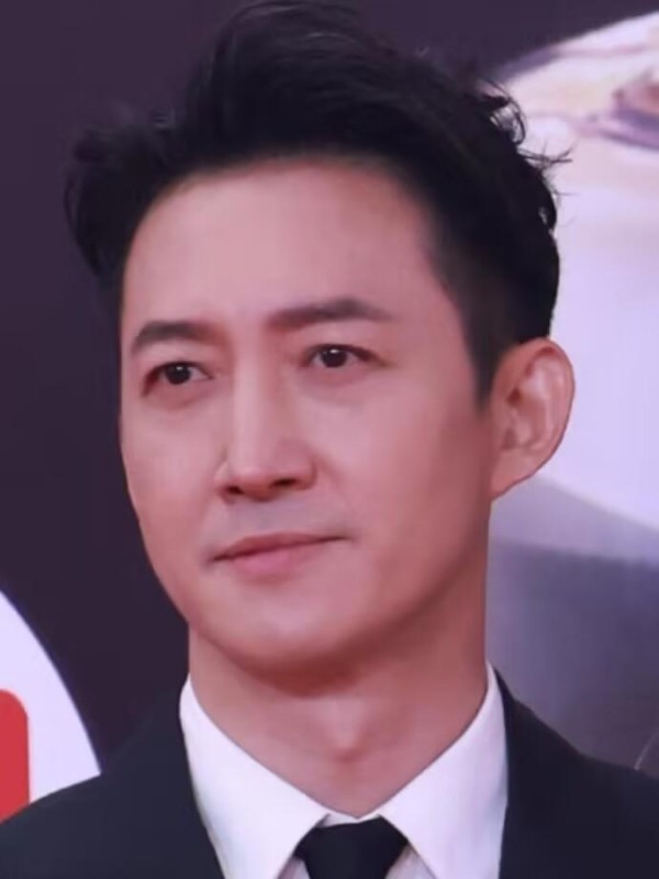 哪家媒体这么“实在”？这么多男明星的生图，全放出来了！