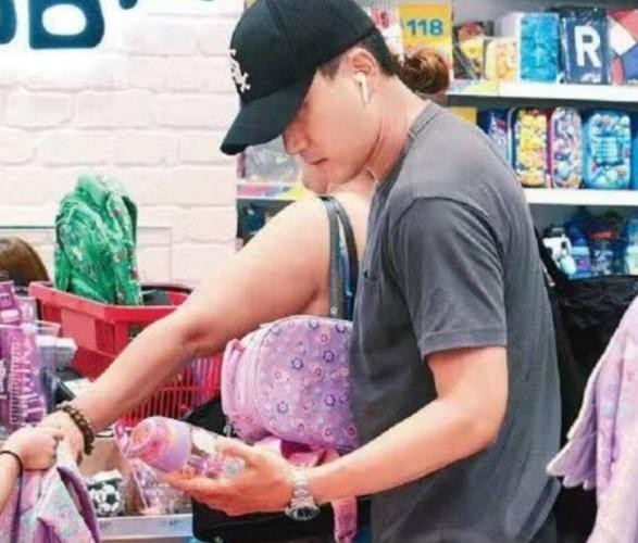 刘恺威离婚后再遇爱情，与小12岁港星秘密交往，网友：比杨幂强！